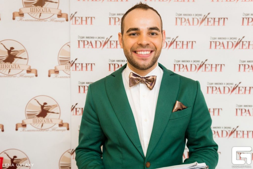 ведущий Николай