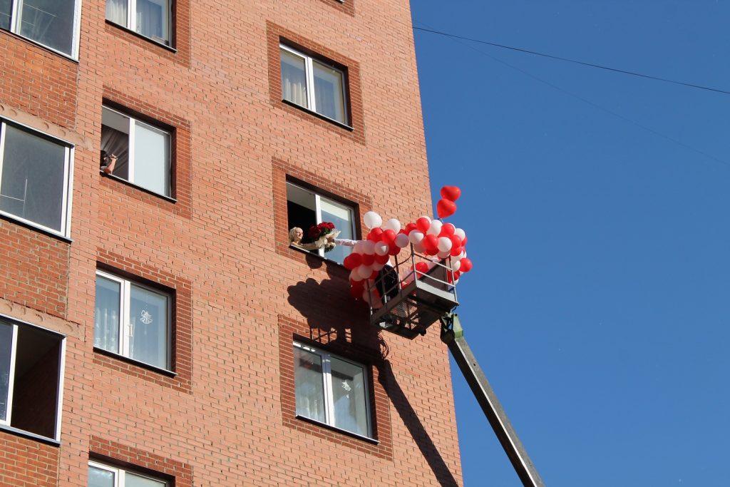 подъем на автовышке