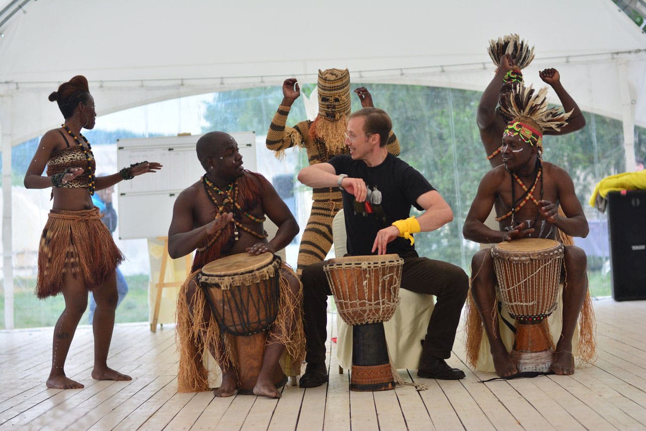 Афро шоу Килиманджаро. Африканский ансамбль. Шоу африканцев. Шоу африканских барабанщиков. Группа африканских языков 5